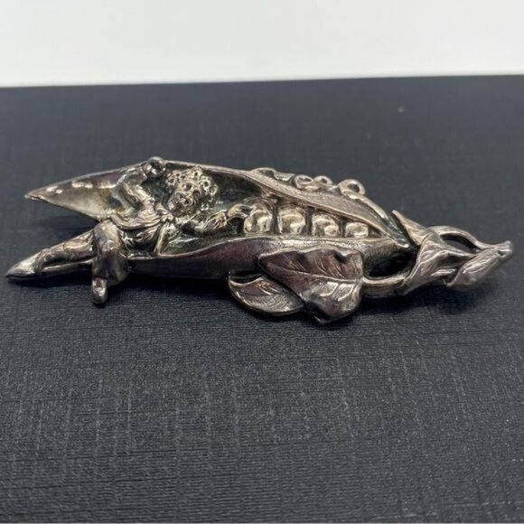 Vintage Repousse Art Nouveau Jack and the Beanstalk Brooch - Picture 3 of 4